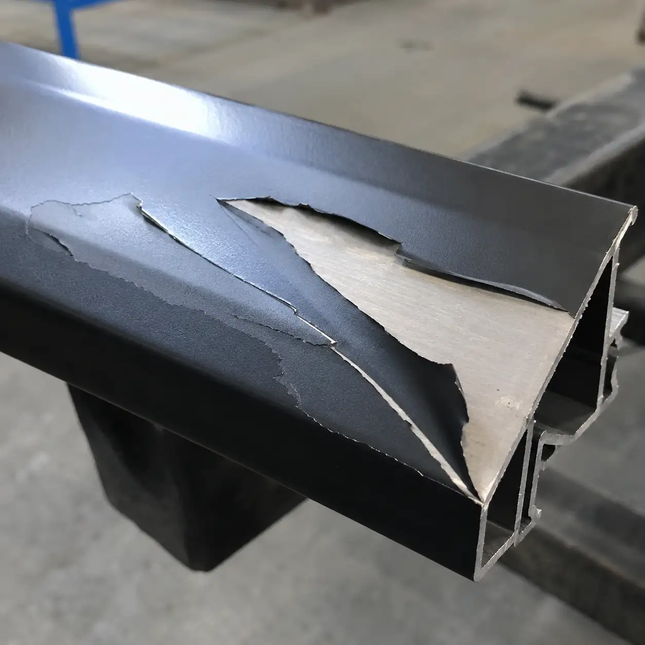 Poor Adhesion Caused by Inadequate Pretreatment: Sheet-like delamination usually indicates loss of control in pretreatment or cure.