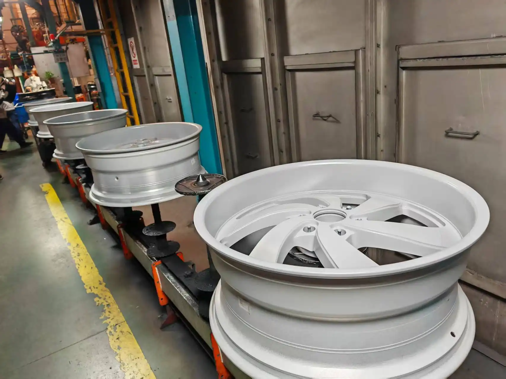 Primed wheels on the continuous production line