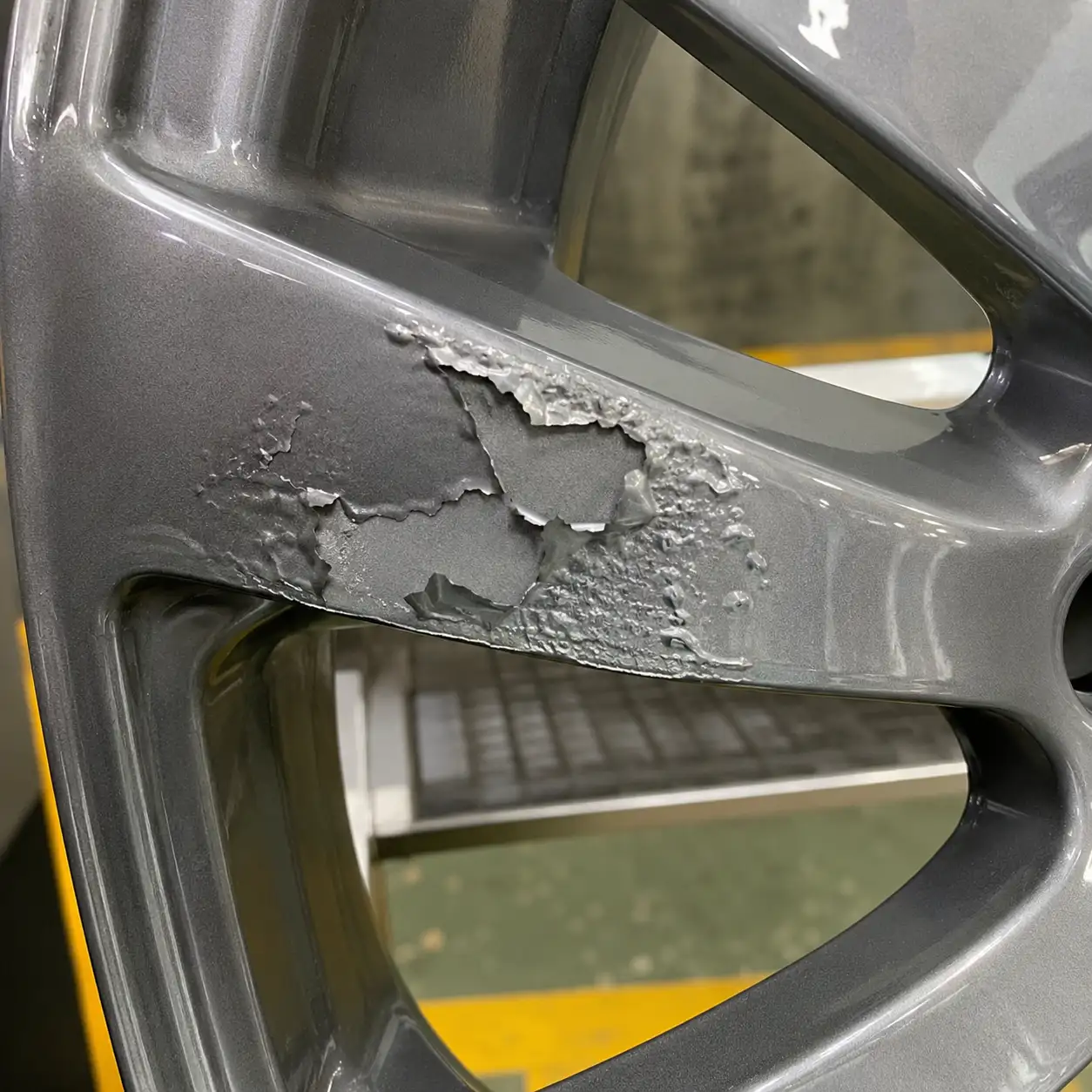 Compatibility of Powder Primer with Liquid Basecoat and Clearcoat: Intercoat mismatch requires validation of the powder primer, basecoat and clearcoat system.