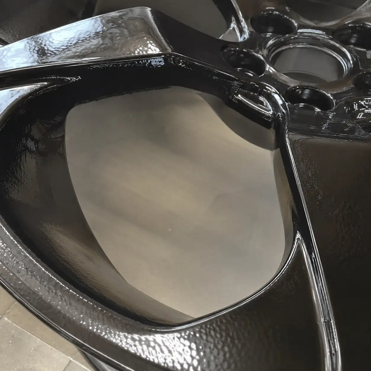 High-Flow Decorative Finish: Poor flow requires a balance of levelling, outgassing and decorative appearance.