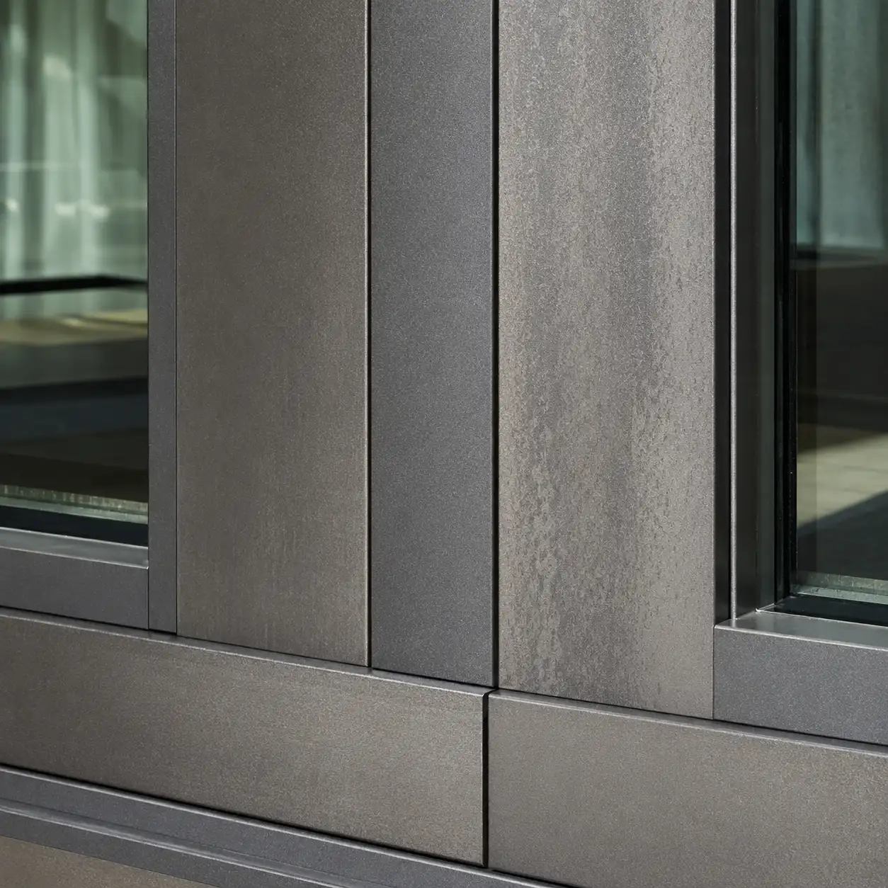Unstable Metallic Appearance: Brightness variation and mottling in metallic finishes often reflect pigment orientation and application settings.