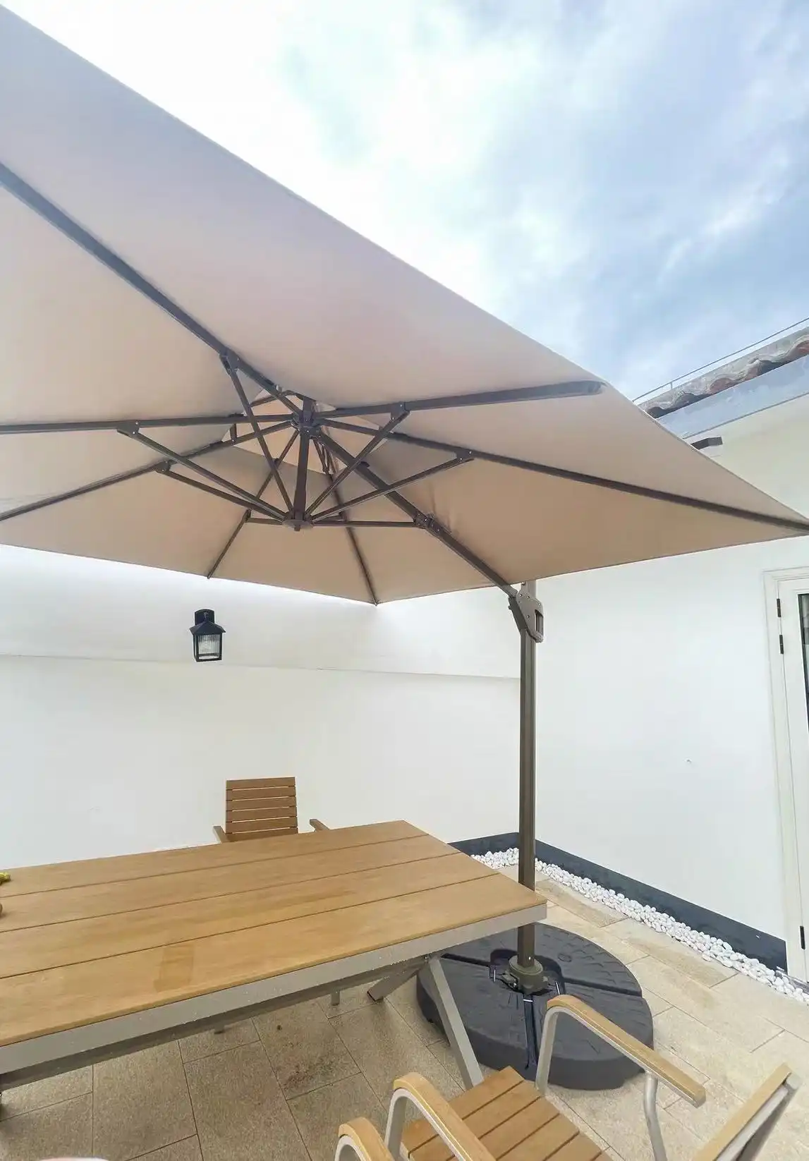 Outdoor patio umbrella and aluminium furniture