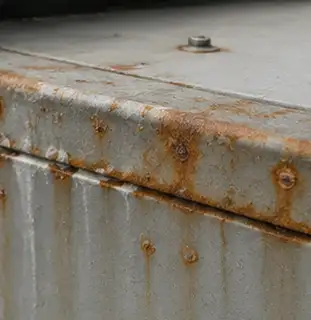 High Corrosion and Salt-Spray Resistance (C4/C5): In severe salt exposure, blistering and rust spread from edges and fasteners.